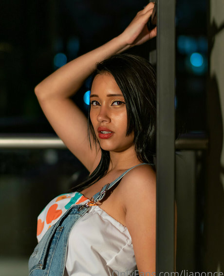 Naakte gelekte OnlyFans-foto van Lia Ponce