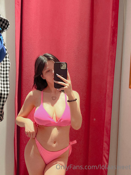 Naakte gelekte OnlyFans-foto van Lolaasweet Lyalyaaa