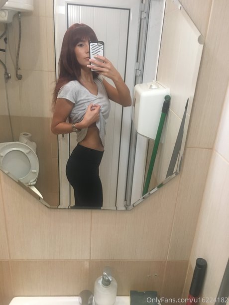 Naakte gelekte OnlyFans-foto van Radosveta