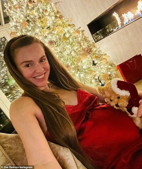 Naakte gelekte OnlyFans-foto van Zoe Salmon