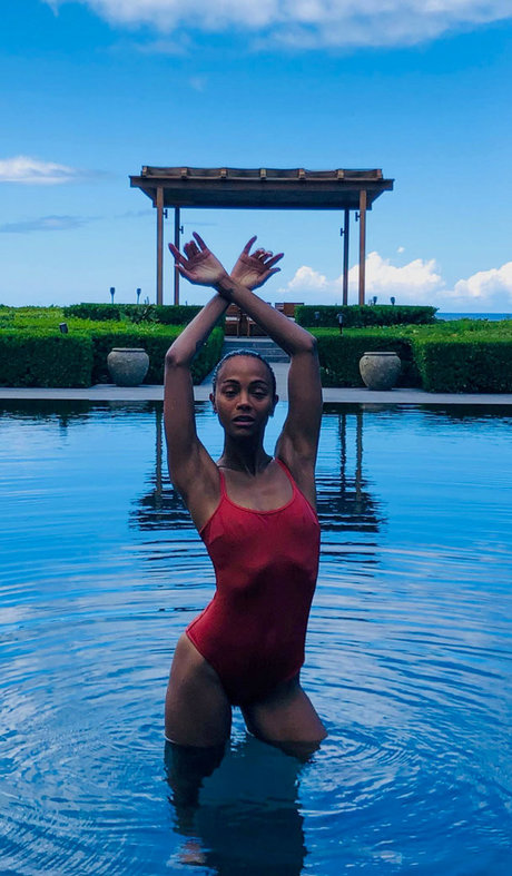 Naakte gelekte OnlyFans-foto van Zoe Saldana