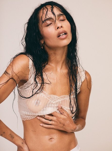 Naakte gelekte OnlyFans-foto van Zoe Kravitz