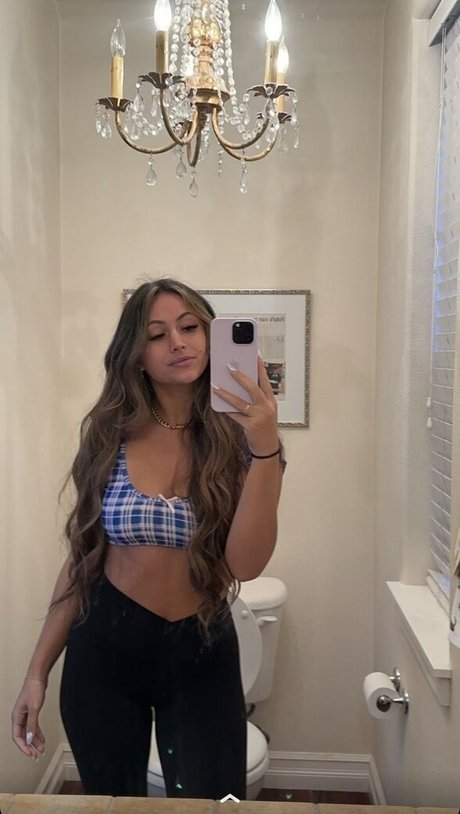 Naakte gelekte OnlyFans-foto van Zoe Fergurson