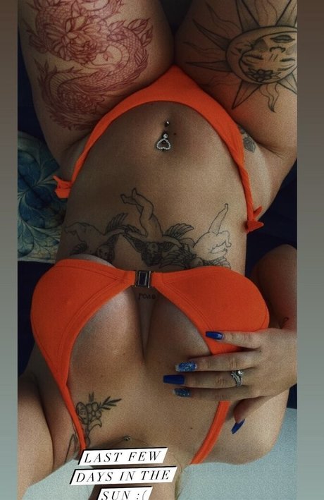 Naakte gelekte OnlyFans-foto van Zoeellerington