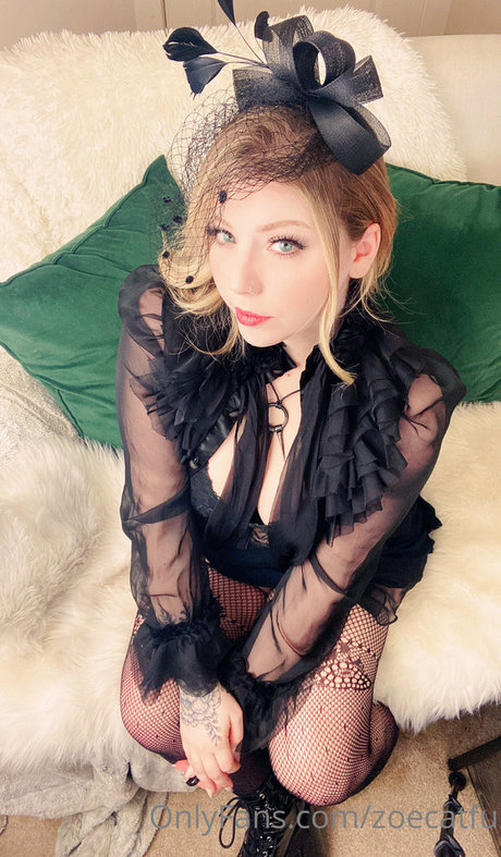 Naakte gelekte OnlyFans-foto van Zoecatfu