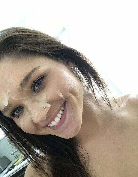 Naakte gelekte OnlyFans-foto van Zoe Bloom