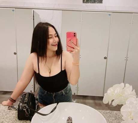 Naakte gelekte OnlyFans-foto van Zernanbababa