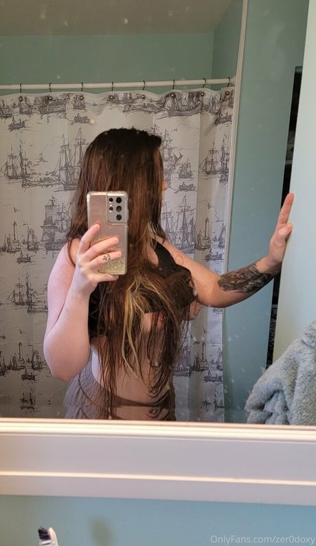 Naakte gelekte OnlyFans-foto van Zer0doxy