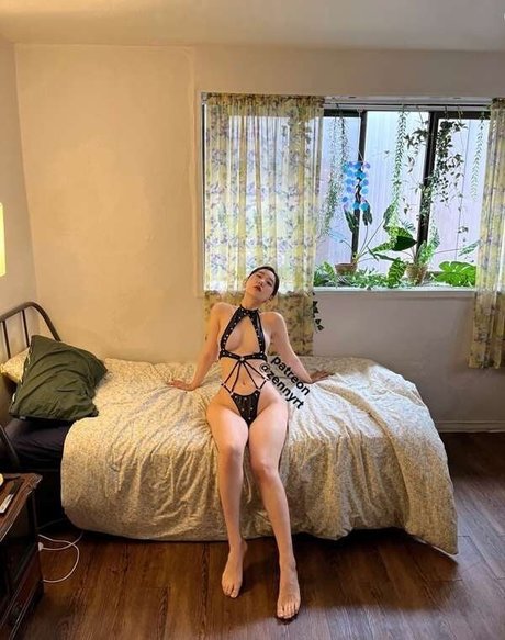 Naakte gelekte OnlyFans-foto van Zenny