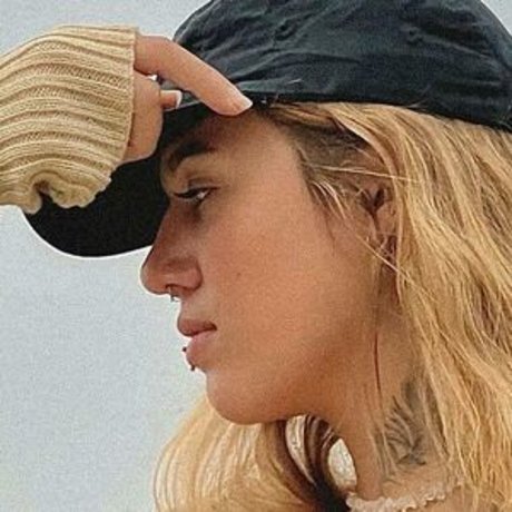 Naakte gelekte OnlyFans-foto van Elana Dara