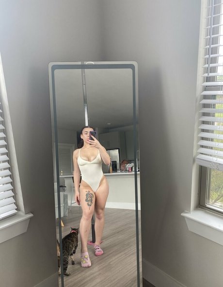 Naakte gelekte OnlyFans-foto van Therubiered