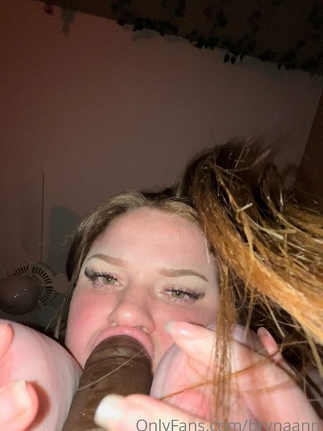 Naakte gelekte OnlyFans-foto van Brynaann