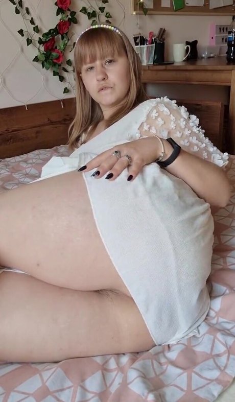 Naakte gelekte OnlyFans-foto van Pola Rainbow