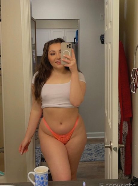Naakte gelekte OnlyFans-foto van Janie Fit