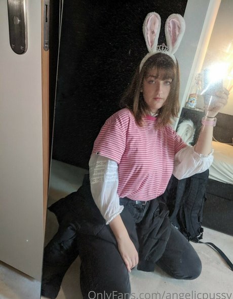 Naakte gelekte OnlyFans-foto van Theangelicpussy