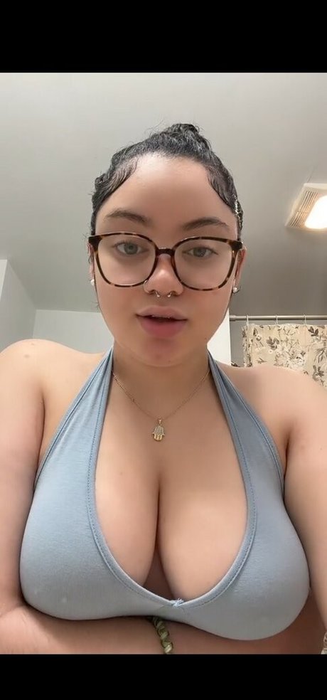Naakte gelekte OnlyFans-foto van Sesy Dadoll