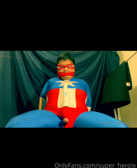 Naakte gelekte OnlyFans-foto van Superheroix