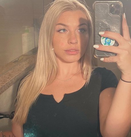 Naakte gelekte OnlyFans-foto van Therussianbarbie