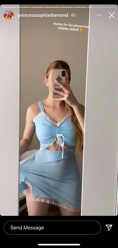 Naakte gelekte OnlyFans-foto van Sophia Diamond