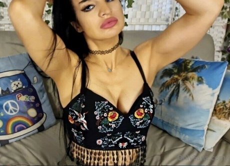 Naakte gelekte OnlyFans-foto van Gitana Adelle