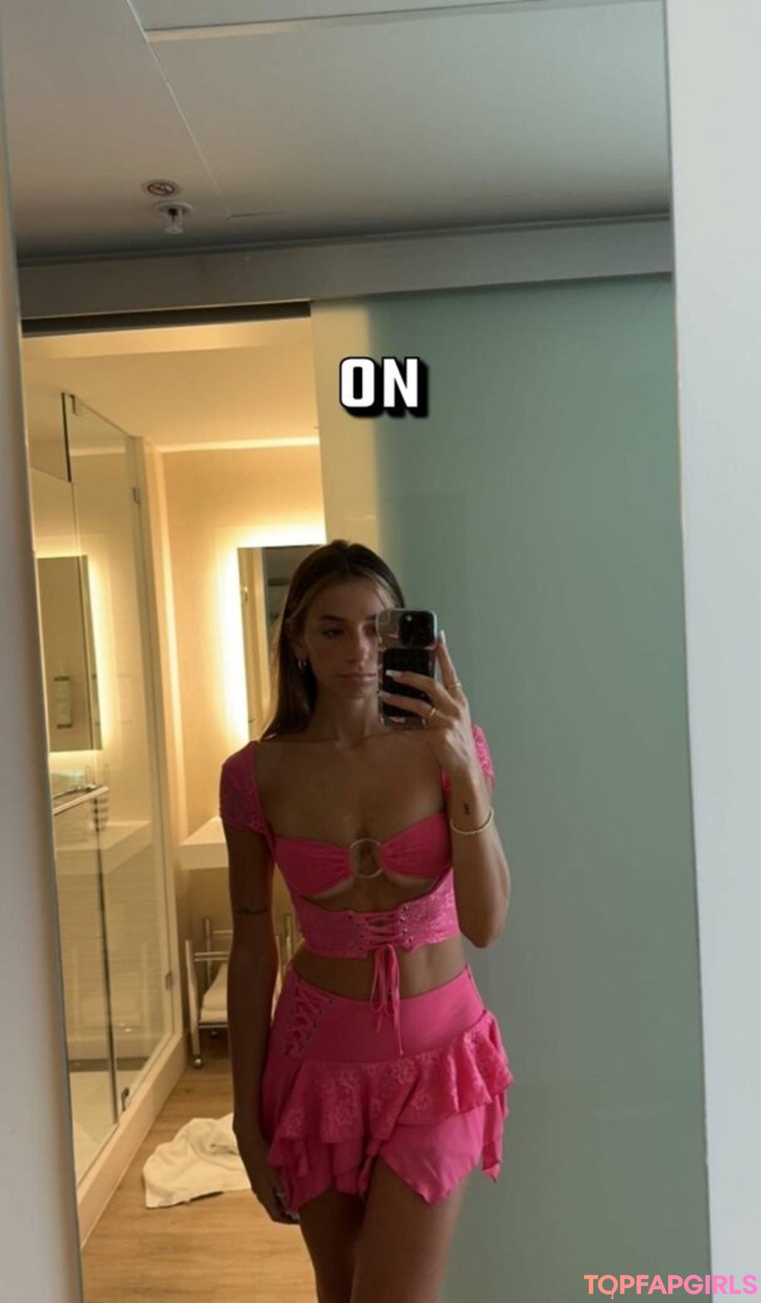 Naakte gelekte OnlyFans-foto van Sadie Mckenna #1007
