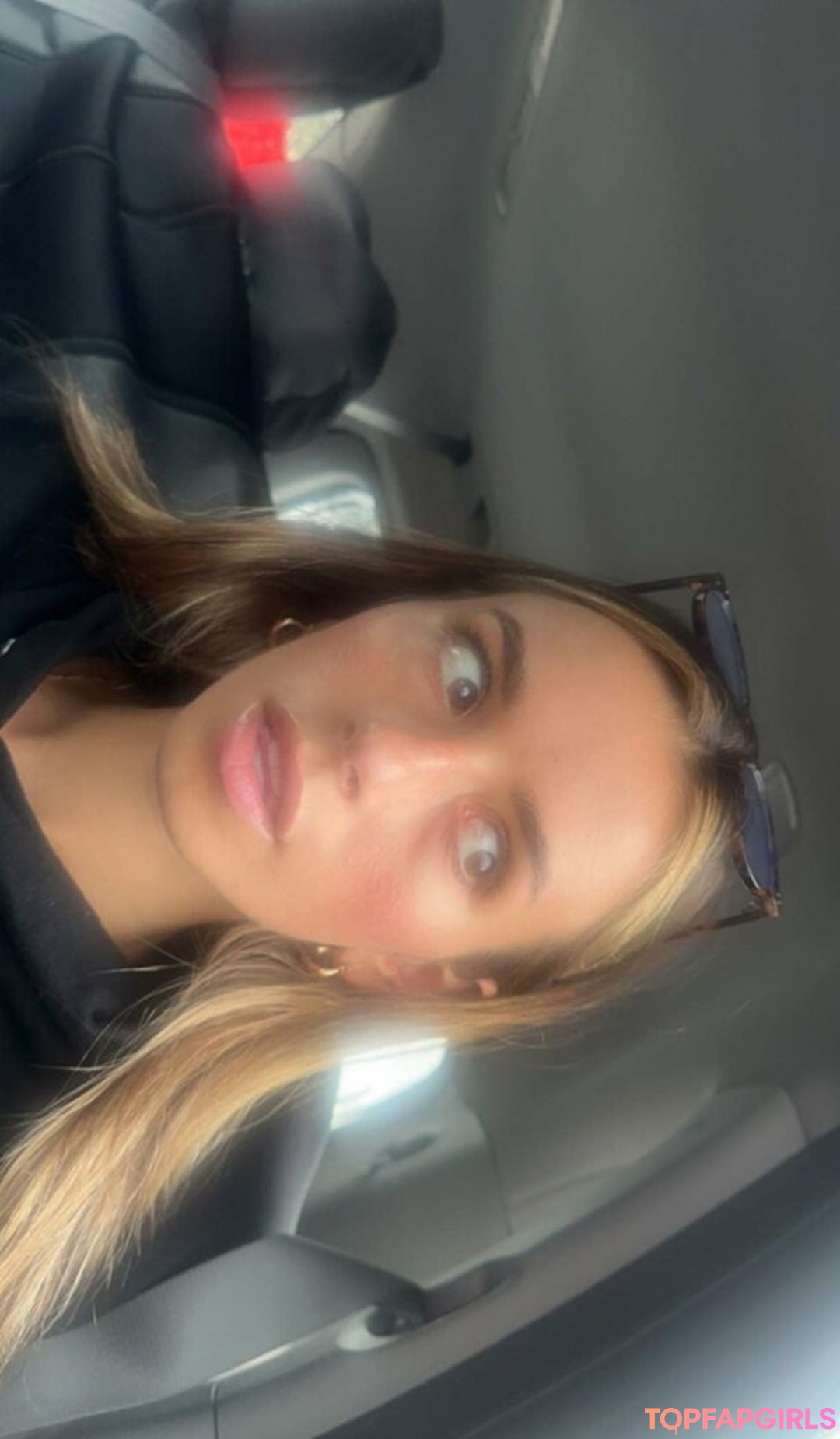 Naakte gelekte OnlyFans-foto van Sadie Mckenna #1047