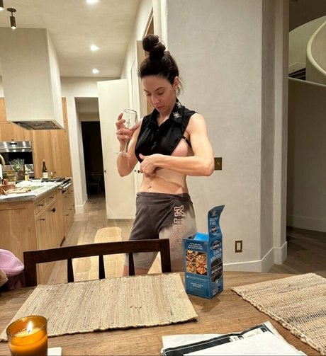 Naakte gelekte OnlyFans-foto van Whitney Cummings