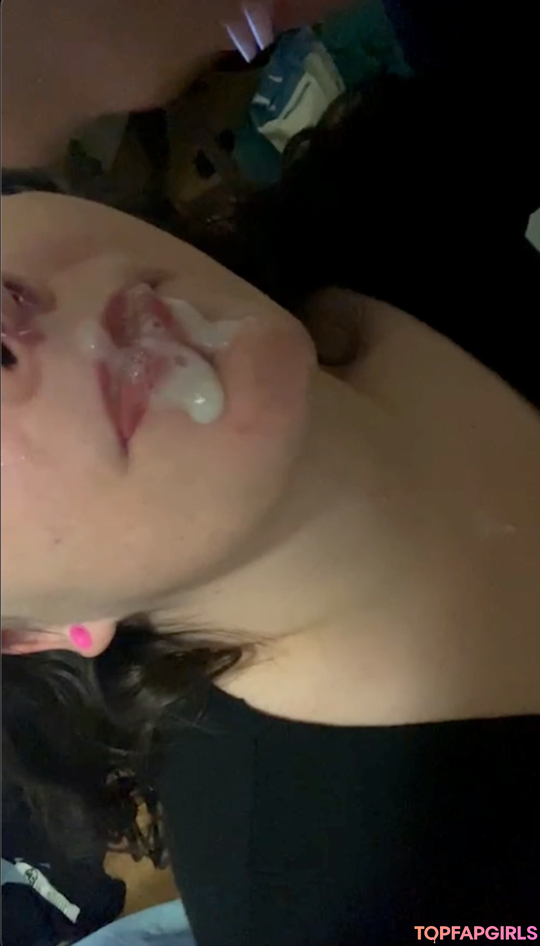 Naakte gelekte OnlyFans-foto van Demon Lives #1099