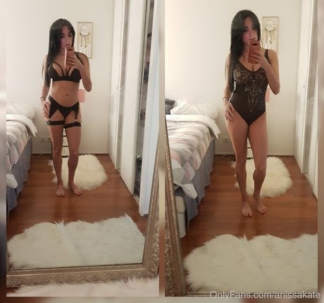 Naakte gelekte OnlyFans-foto van Anissa Kate