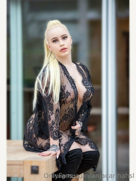 Naakte gelekte OnlyFans-foto van Anjacarina
