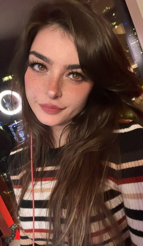 Naakte gelekte OnlyFans-foto van Aruuu