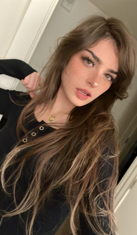 Naakte gelekte OnlyFans-foto van Aruuu