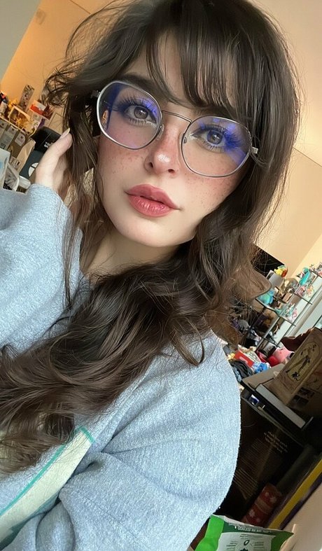 Naakte gelekte OnlyFans-foto van Aruuu