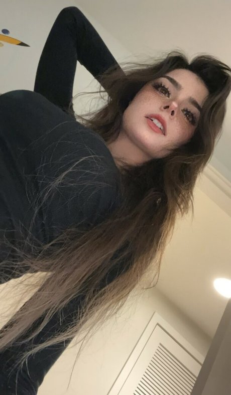 Naakte gelekte OnlyFans-foto van Aruuu
