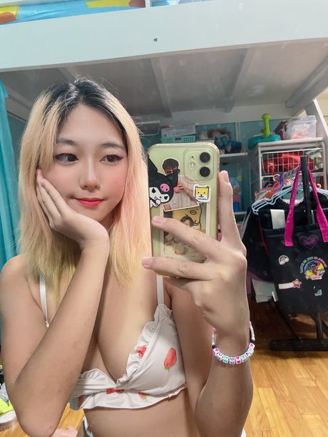 Naakte gelekte OnlyFans-foto van Kkaiyatoast