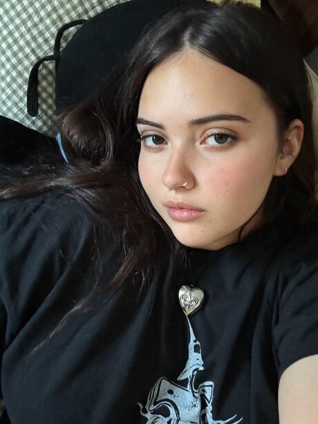 Naakte gelekte OnlyFans-foto van Violet Harmon