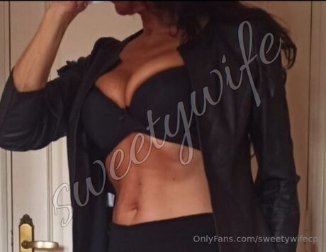 Naakte gelekte OnlyFans-foto van Sweetywifecp