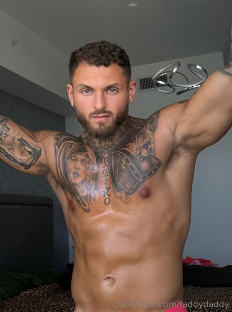 Naakte gelekte OnlyFans-foto van Taddydaddy