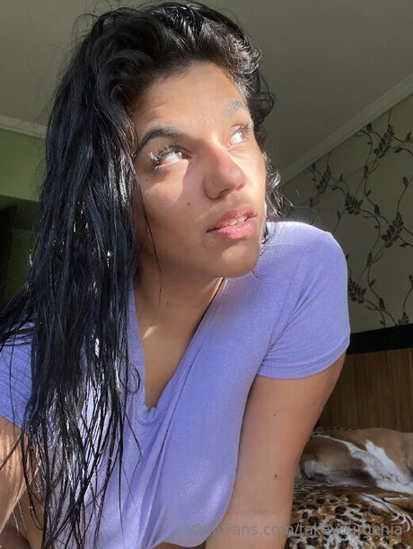 Naakte gelekte OnlyFans-foto van Takeyourgenia