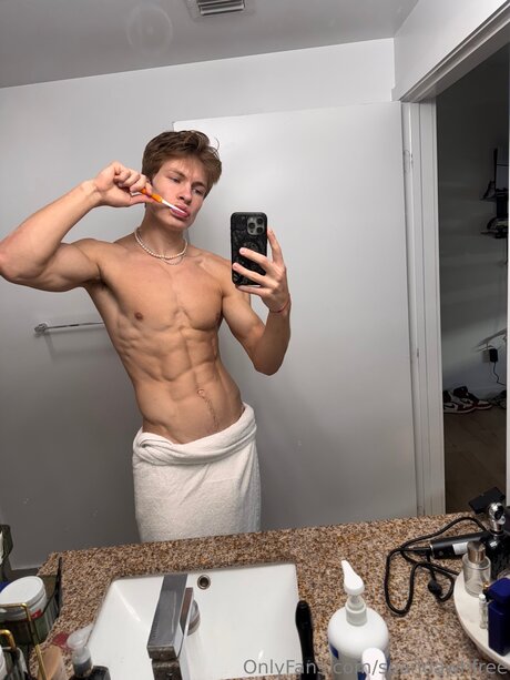 Naakte gelekte OnlyFans-foto van Seandawnfree