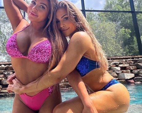 Naakte gelekte OnlyFans-foto van Natalya Neidhart