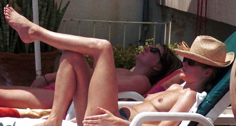 Naakte gelekte OnlyFans-foto van Amanda Holden