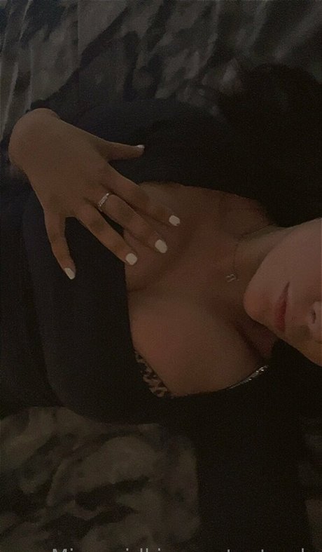Naakte gelekte OnlyFans-foto van Mirrorgirlkim