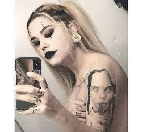 Naakte gelekte OnlyFans-foto van Moonkittenn