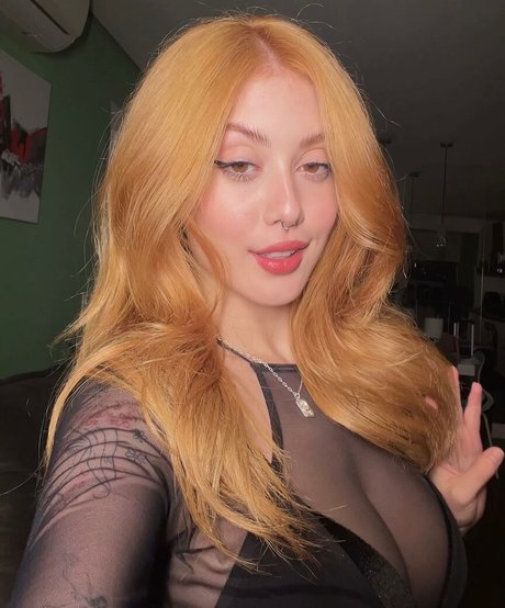 Naakte gelekte OnlyFans-foto van Ananda Morais