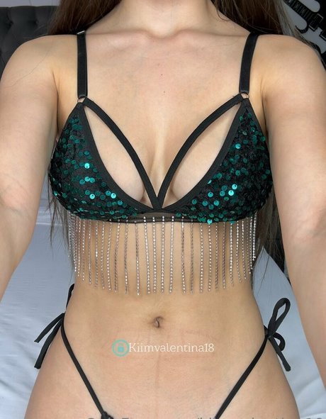 Naakte gelekte OnlyFans-foto van Kiimvalentina18