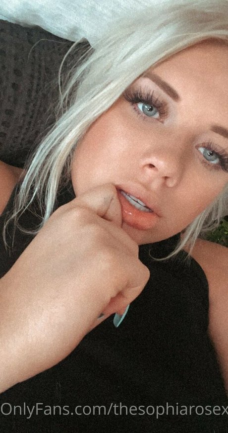 Naakte gelekte OnlyFans-foto van Thesophiarosexx