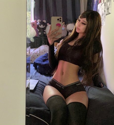Naakte gelekte OnlyFans-foto van Amuwestwood