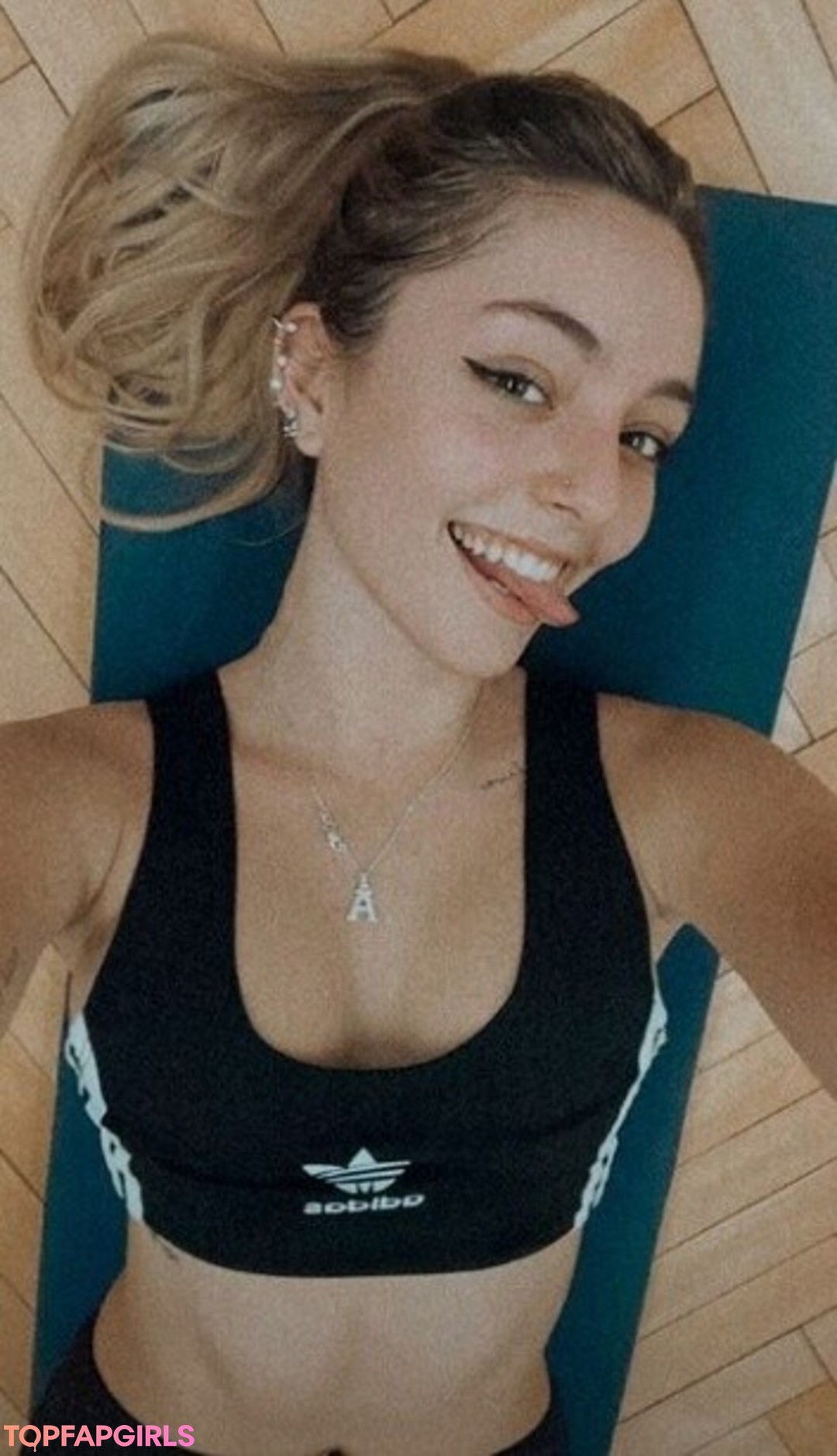 Naakte gelekte OnlyFans-foto van Angeles Watters #1795