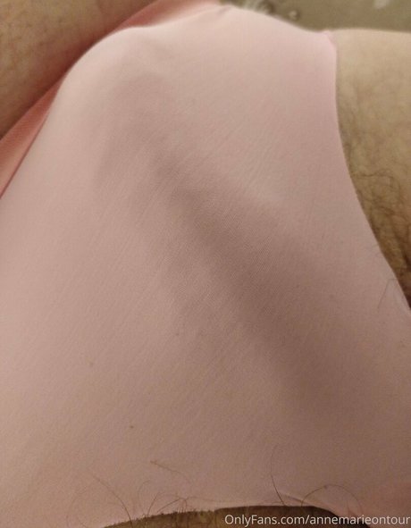 Naakte gelekte OnlyFans-foto van Annemarieontour